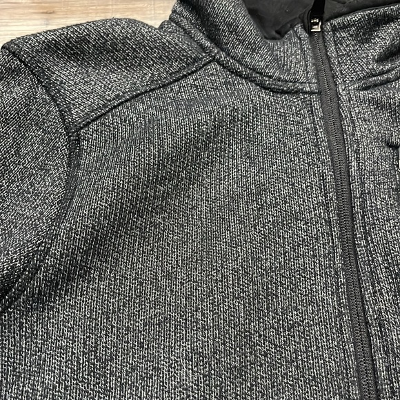 Men’s zip up sweater. - Picture 2 of 5